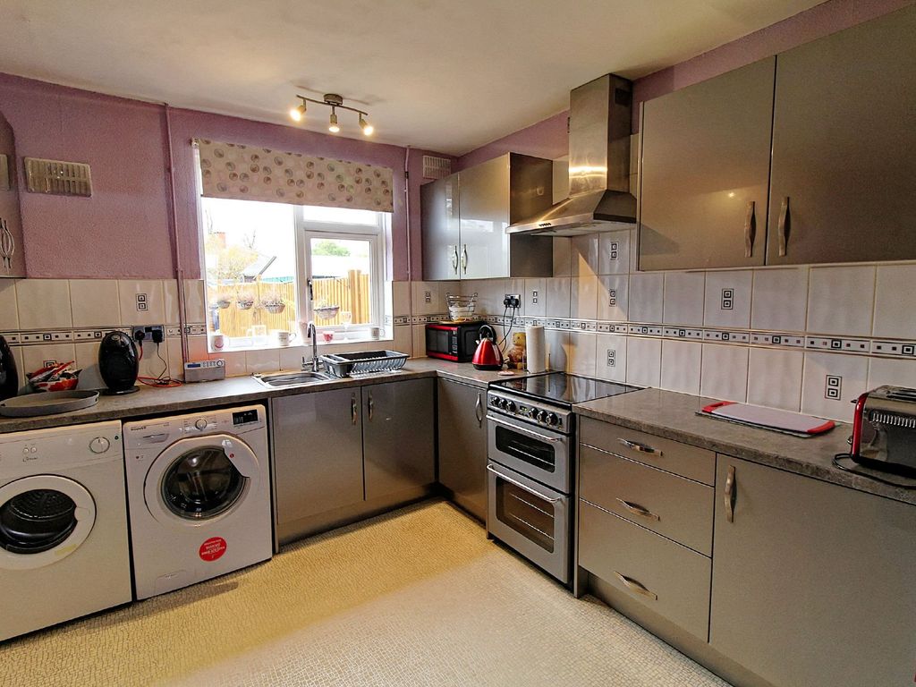 3 bed terraced house for sale in Winton Avenue, Leicester LE3, £220,000