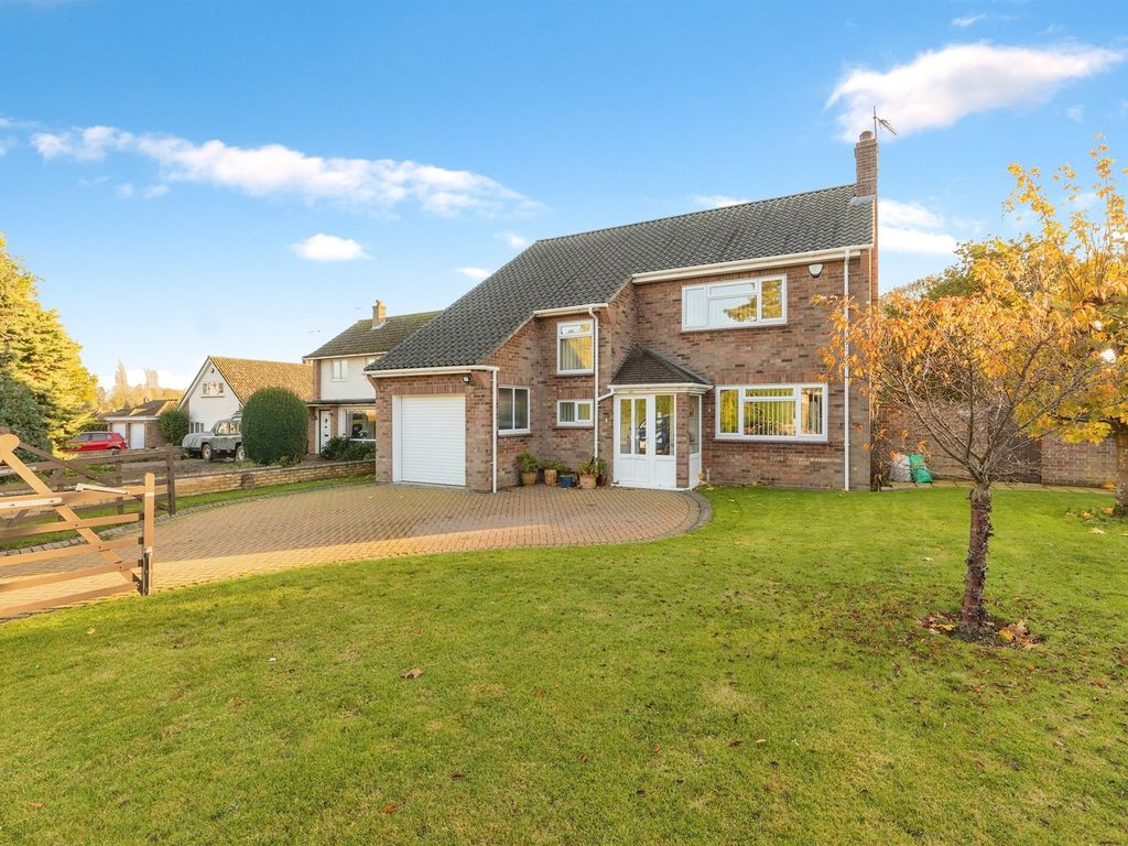 4 bed detached house for sale in Keswick Road, Cringleford, Norwich NR4, £575,000