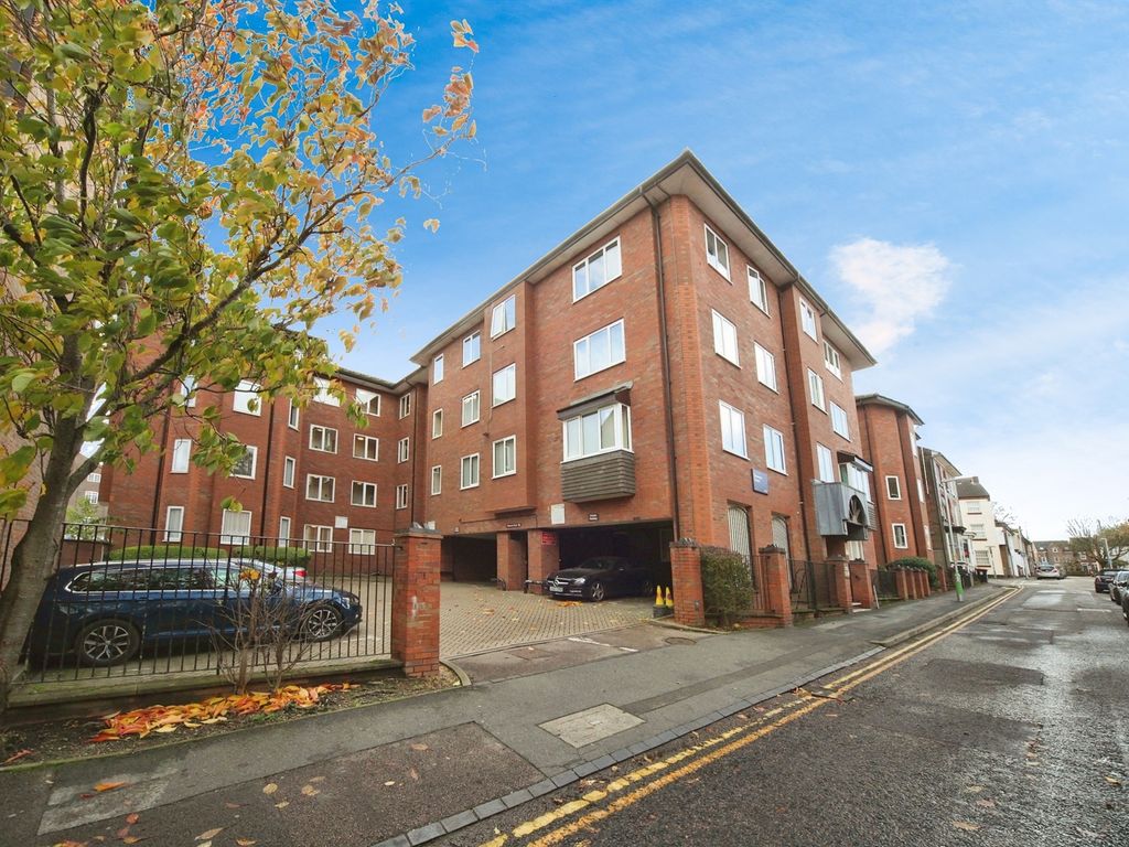 1 bed flat for sale in Albion Street, Dunstable LU6, £80,000
