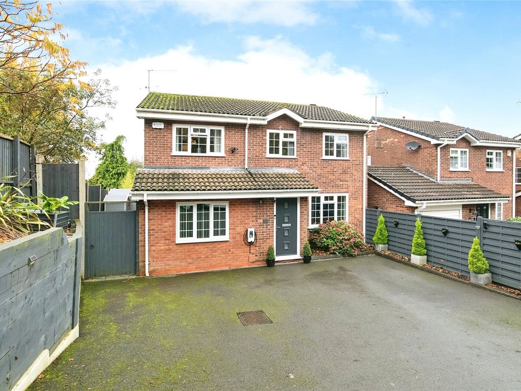 4 bed detached house for sale in Cranham Close, Redditch, Worcestershire B97, £425,000