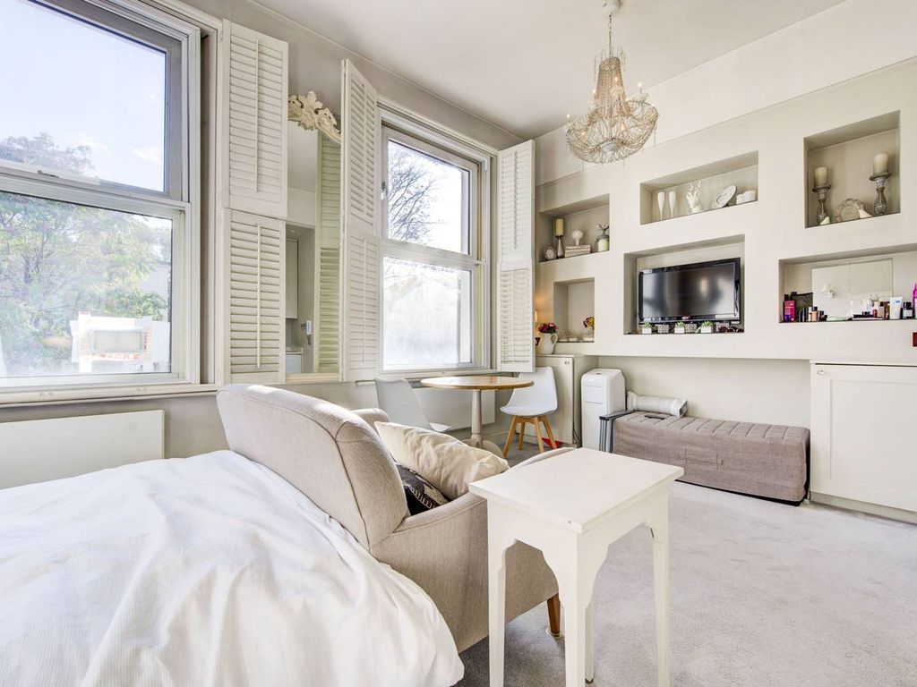 1 bed flat for sale in Fulham Road, Chelsea, London SW10, £400,000