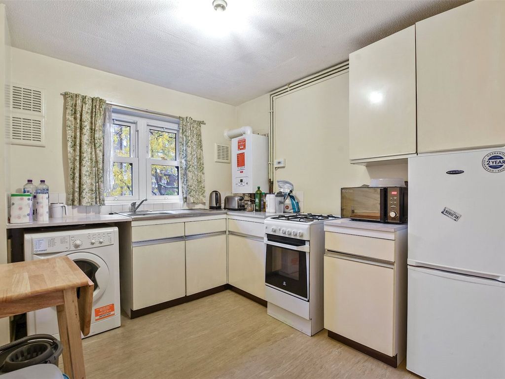 1 bed flat for sale in Parkland Road, London N22, £295,000