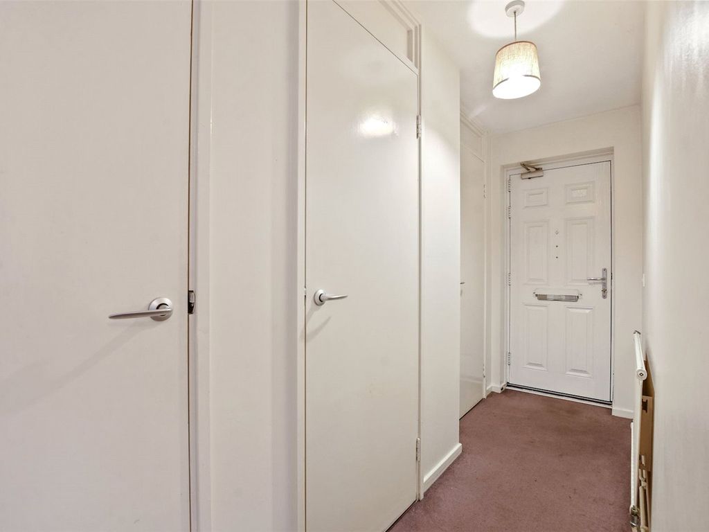 1 bed flat for sale in Parkland Road, London N22, £295,000