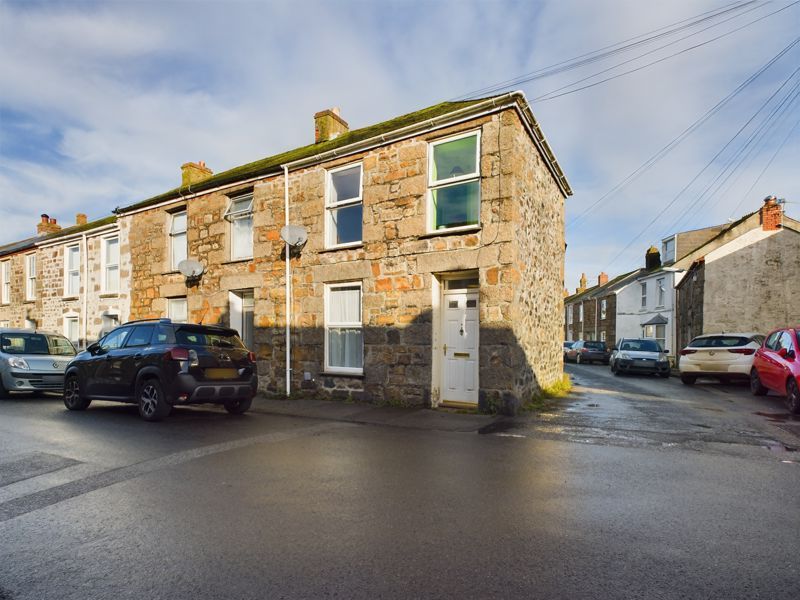 2 bed cottage for sale in Moor Street, Camborne TR14, £135,000