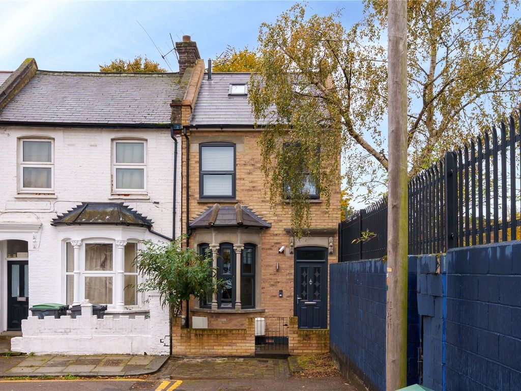 4 bed end terrace house for sale in Almond Road, London N17, £560,000