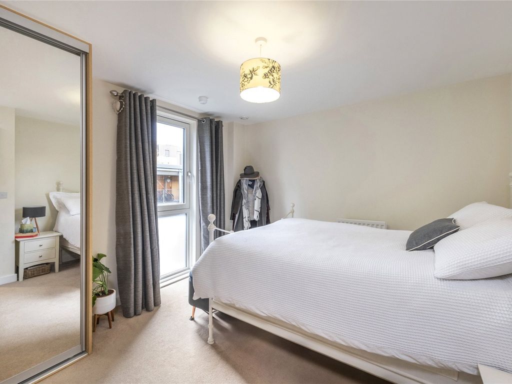 1 bed flat for sale in Wiltshire Row, Shoreditch Park N1, £450,000