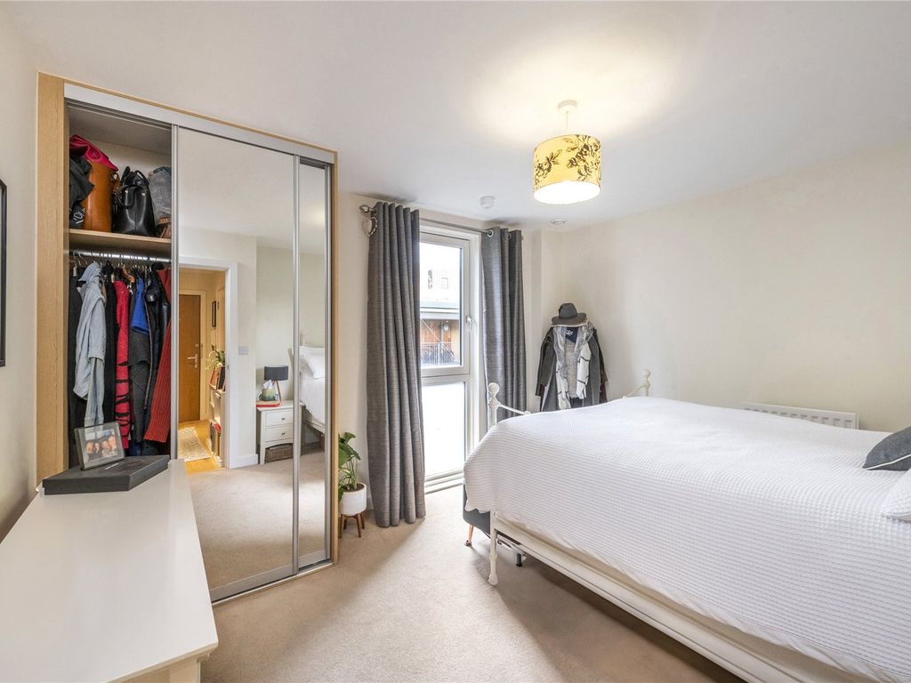 1 bed flat for sale in Wiltshire Row, Shoreditch Park N1, £450,000