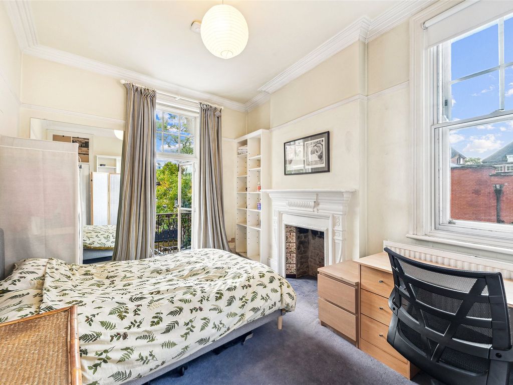 4 bed flat for sale in Glyn Mansions, Hammersmith Road, London W14, £1,000,000