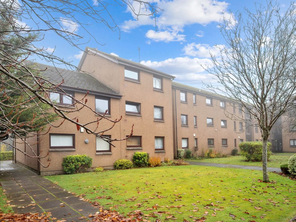 2 bed flat for sale in Fortingall Place, Kelvindale, Glasgow G12, £125,000