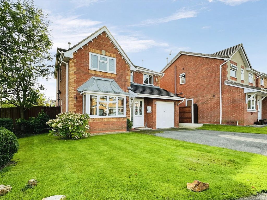 4 bed detached house for sale in Hawkshead Way, Winsford CW7, £310,000