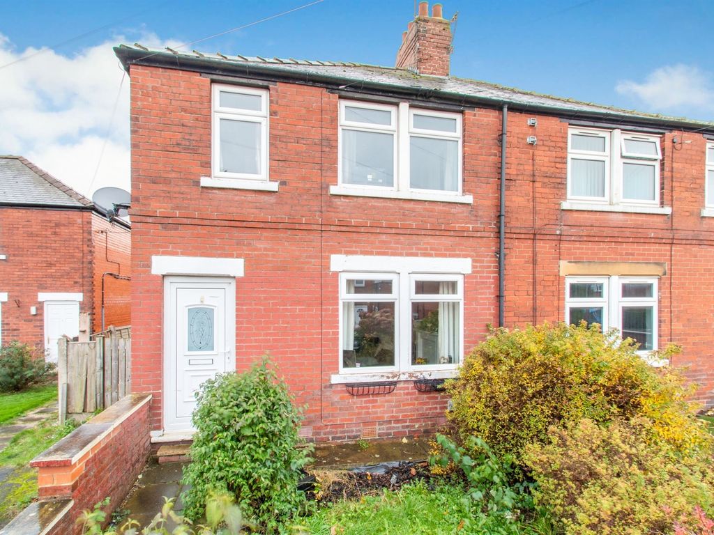 3 bed semi-detached house for sale in Vicarage Avenue, Gildersome, Leeds LS27, £200,000