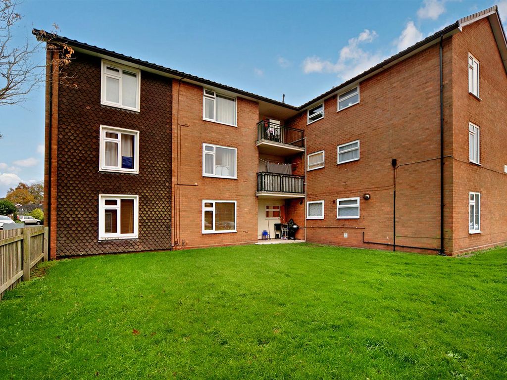 2 bed flat for sale in Sandiford Crescent, Newport TF10, £90,000