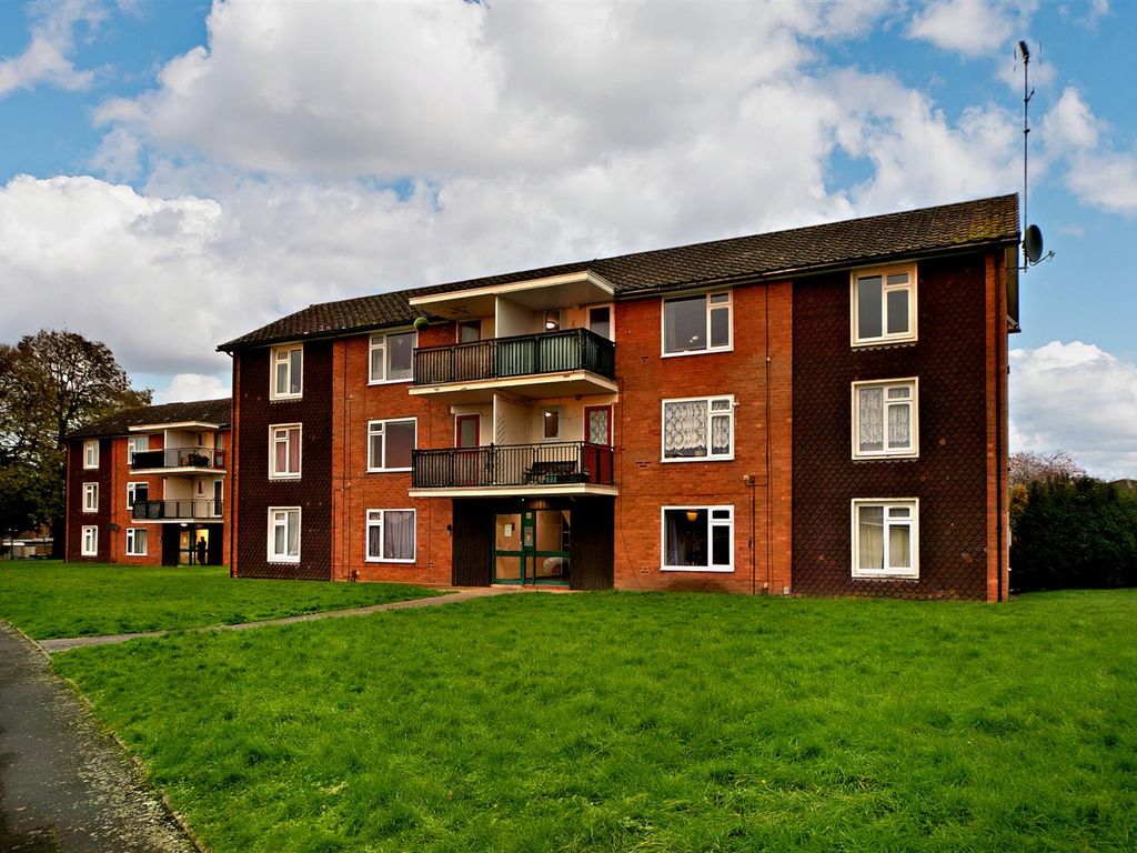 2 bed flat for sale in Sandiford Crescent, Newport TF10, £90,000