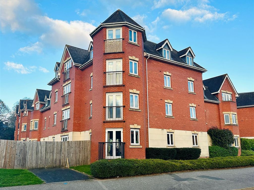 2 bed flat for sale in Southfield Road, Hinckley LE10, £120,000