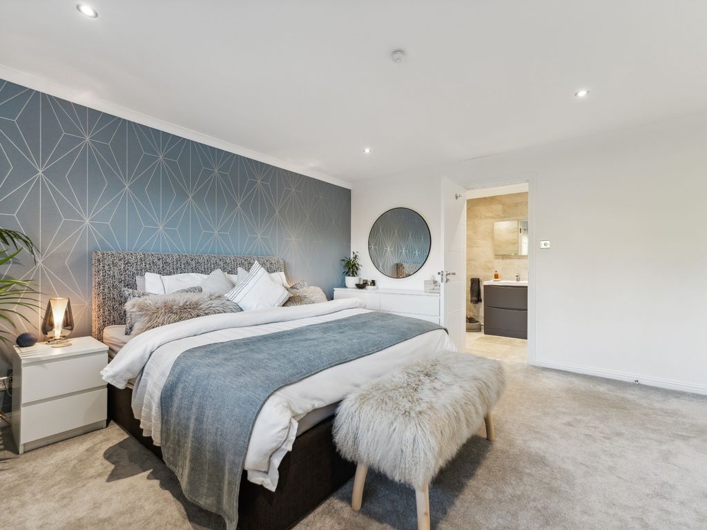 2 bed flat for sale in Ravenscourt, Thorntonhall, Lanarkshire G74, £350,000