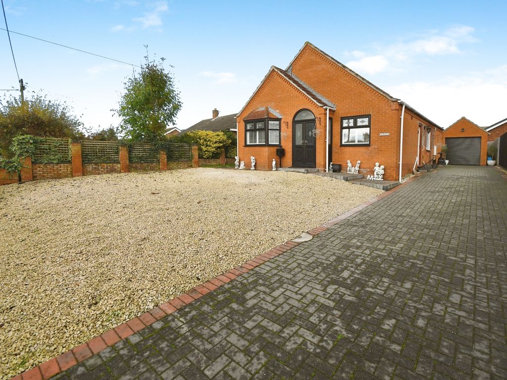 3 bed detached bungalow for sale in Lowthorpe, Southrey, Lincoln LN3, £285,000