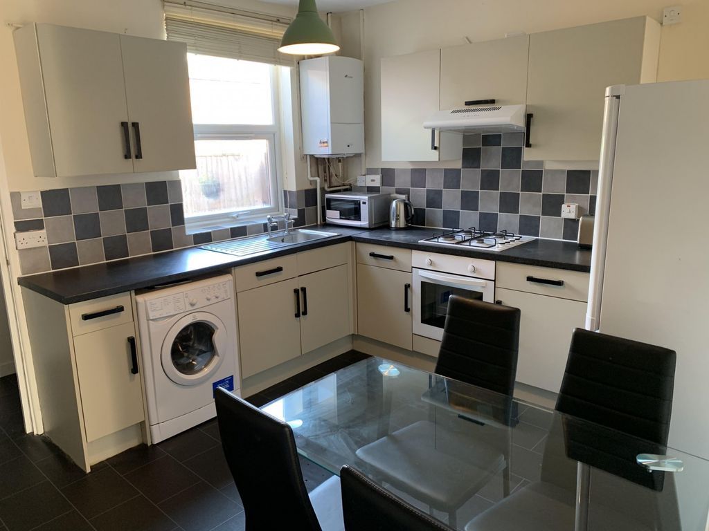 2 bed terraced house to rent in Hawthorne Grove, Beeston NG9, £1,170 pcm