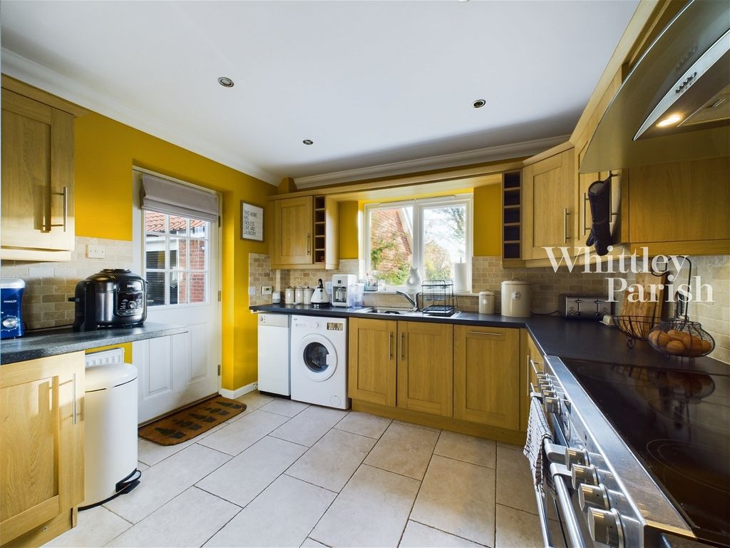 3 bed detached house for sale in Smiths Close, Dickleburgh, Diss IP21, £300,000