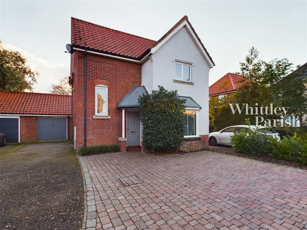 3 bed detached house for sale in Smiths Close, Dickleburgh, Diss IP21, £300,000