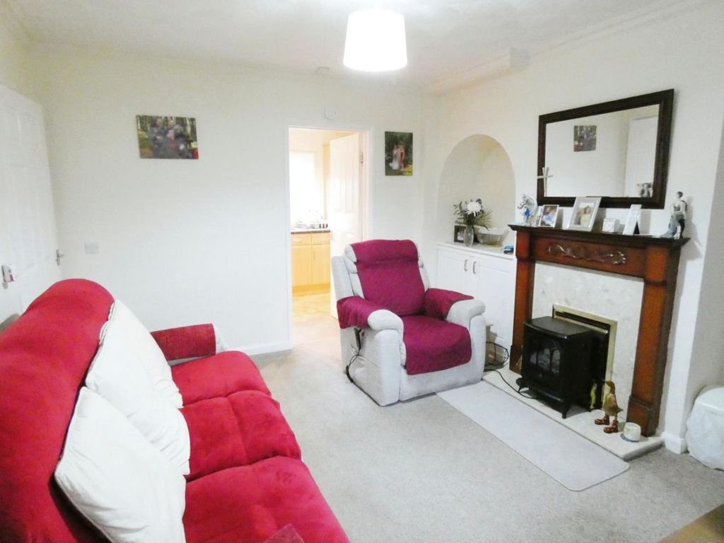 2 bed flat for sale in Sunnymeade, Carlisle CA2, £65,000