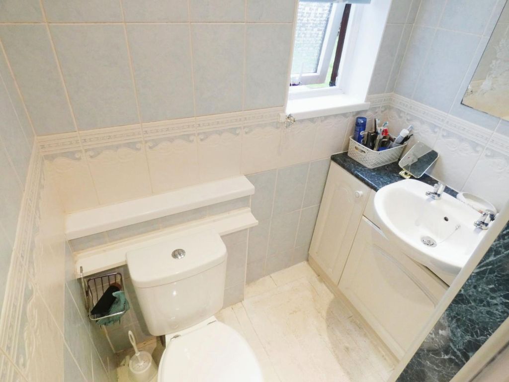2 bed flat for sale in Sunnymeade, Carlisle CA2, £65,000