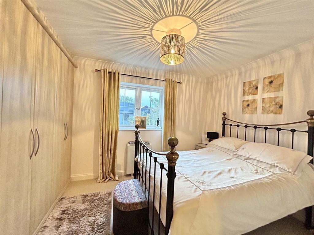 2 bed flat for sale in Clarkes Lane, Wilburton, Ely CB6, £175,000