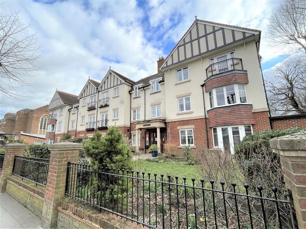 1 bed flat for sale in Bingham Road, Addiscombe, Croydon CR0, £155,000