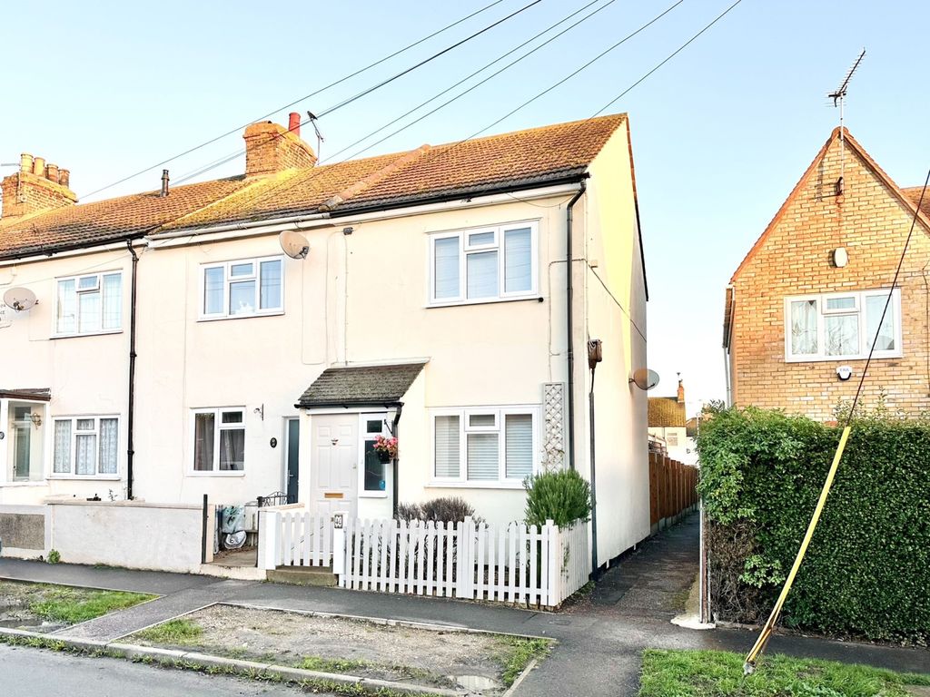 2 bed end terrace house for sale in Rookery Crescent, Cliffe, Rochester 7 ME3, £260,000