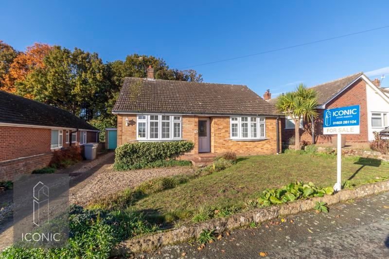3 bed detached bungalow for sale in Victoria Road, Taverham, Norwich NR8, £300,000