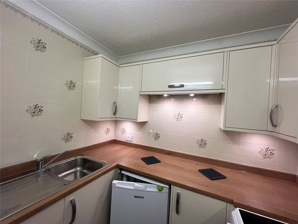 1 bed flat for sale in St. Peters Road, Bournemouth BH1, £90,000