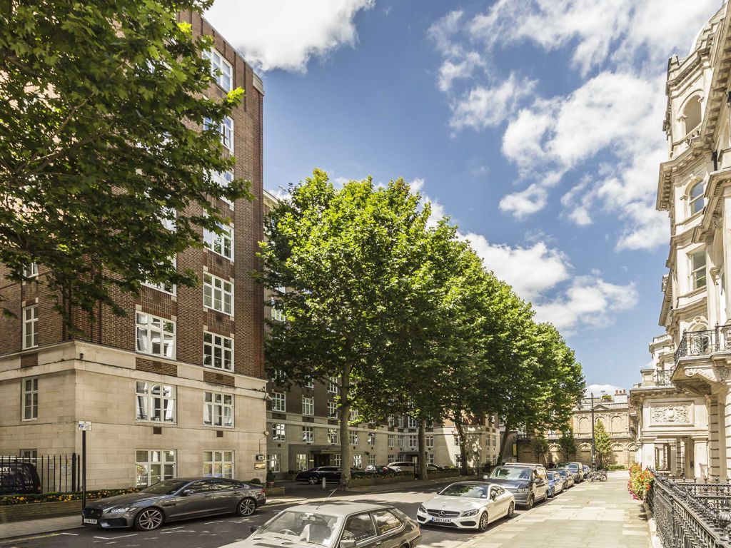 3 bed flat to rent in South Audley Street, London W1K, £13,000 pcm