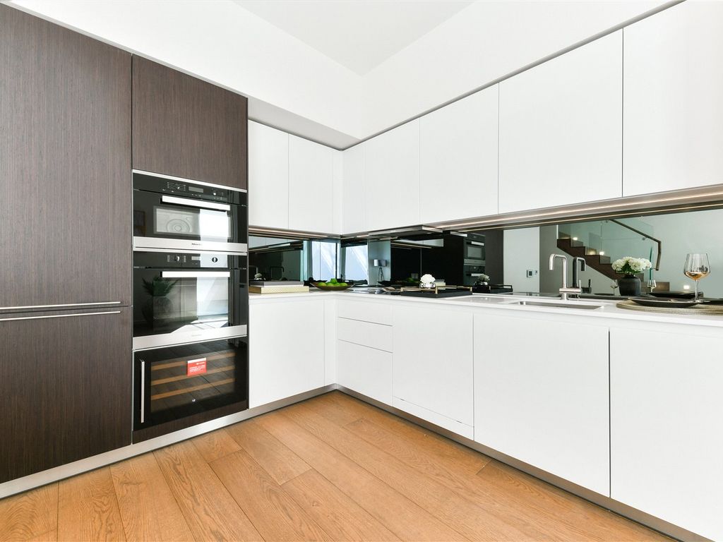 2 bed flat to rent in Lillie Square, Earls Court, London SW6, £5,200 pcm