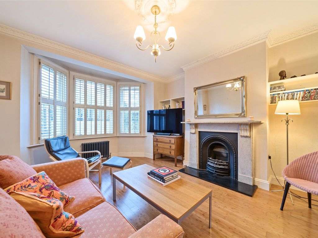 1 bed flat for sale in Millbrook Road, London SW9, £475,000