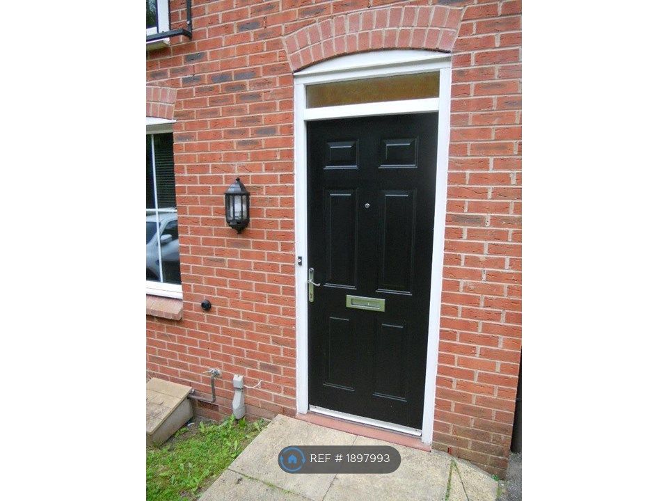 4 bed end terrace house to rent in Valley View, Newcastle-Under-Lyme ST5, £2,860 pcm