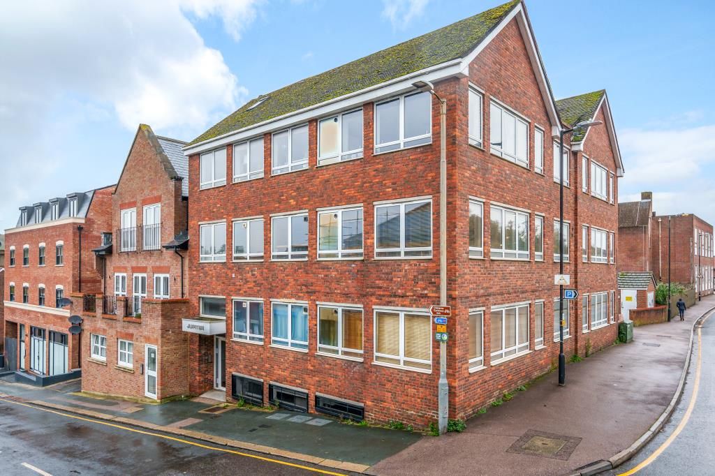 2 bed flat for sale in Chesham, Buckinghamshire HP5, £260,000