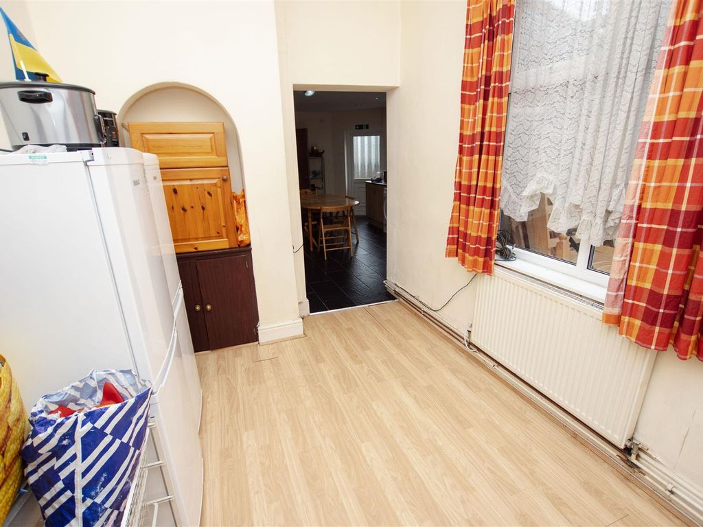 5 bed flat to rent in Pershore Road, Selly Park, Birmingham B29, £355 pcm
