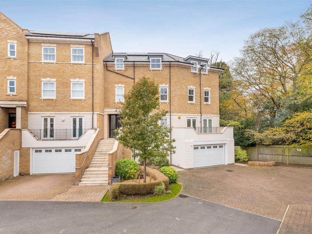 6 bed town house to rent in Beechcroft Close, Ascot SL5, £5,700 pcm
