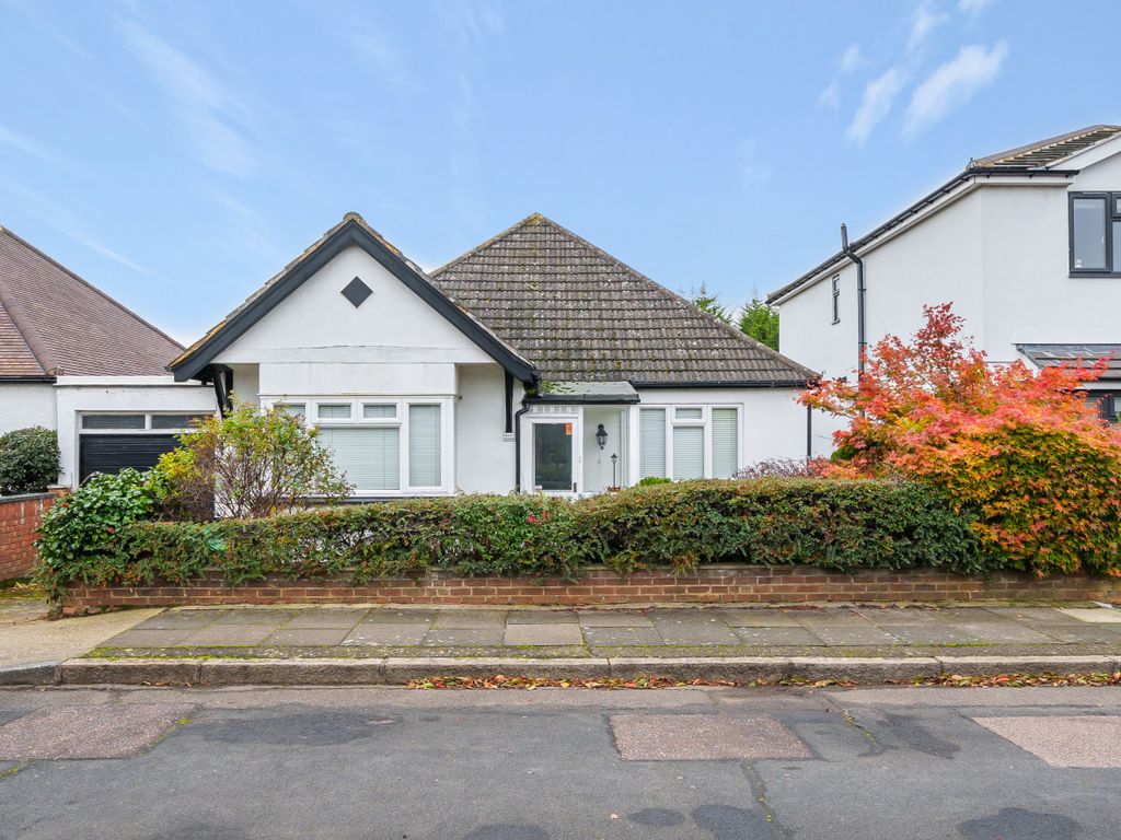 2 bed bungalow for sale in Sunningdale Road, Bromley BR1, £650,000