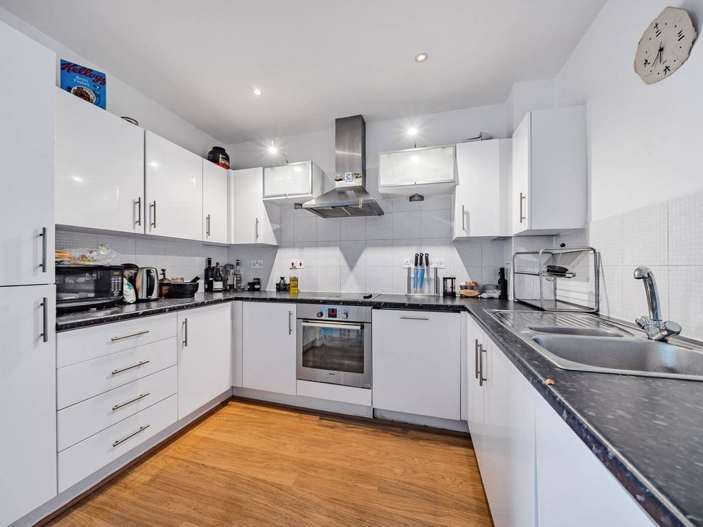 2 bed flat for sale in Liverpool Road, Angel, London N1, £725,000