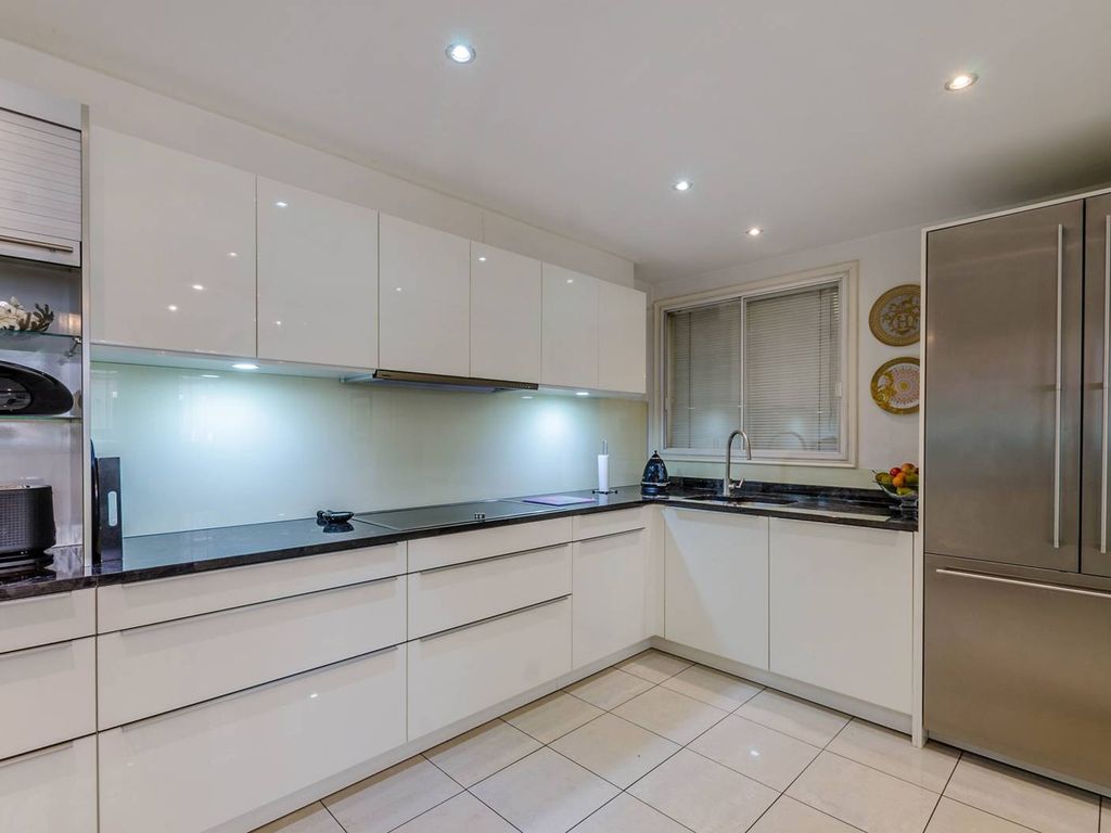 3 bed flat for sale in Bentinck Close, St John's Wood, London NW8, £2,000,000