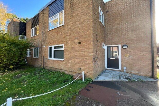 2 bed flat to rent in Greenlands, Cambridge CB2, £2,000 pcm