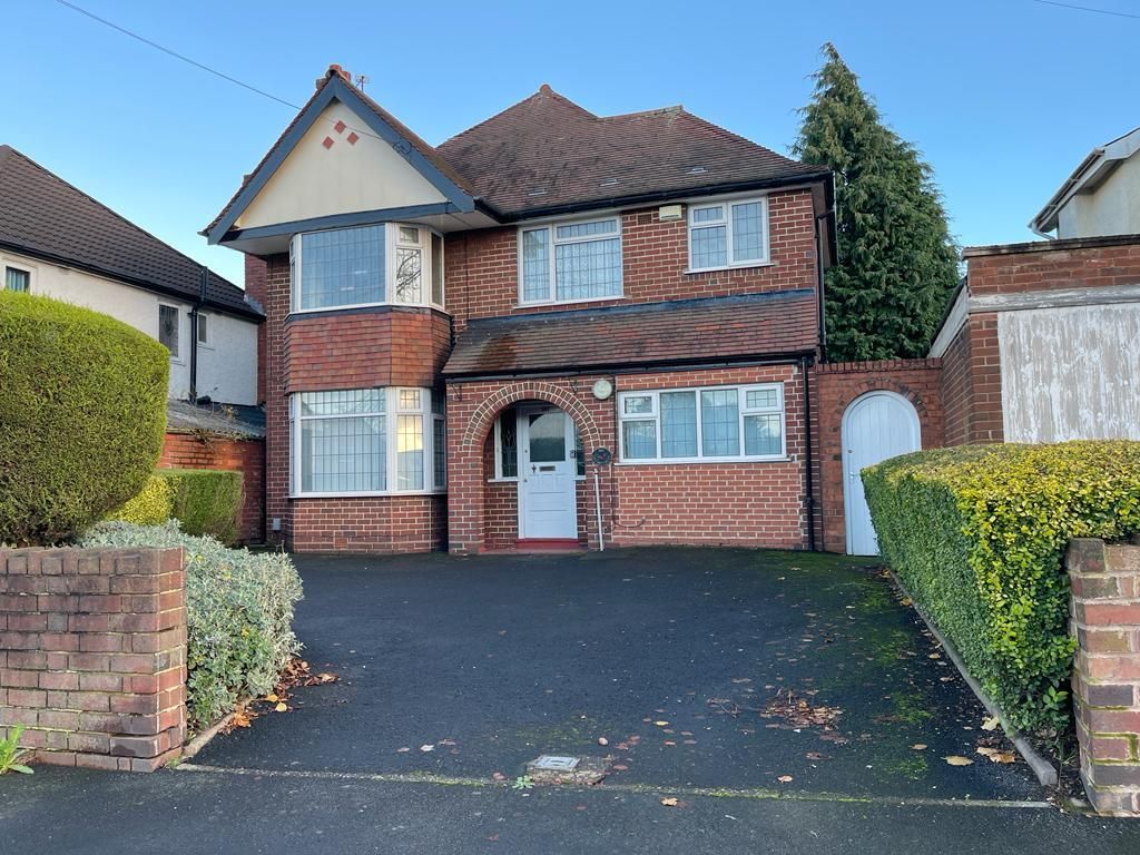 4 bed detached house for sale in Walsall Road, West Bromwich B71, £350,000