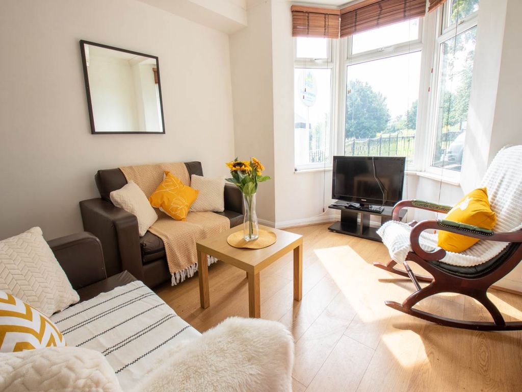 3 bed property to rent in Rosebery Road, Gillingham, Kent ME7, £495 pcm