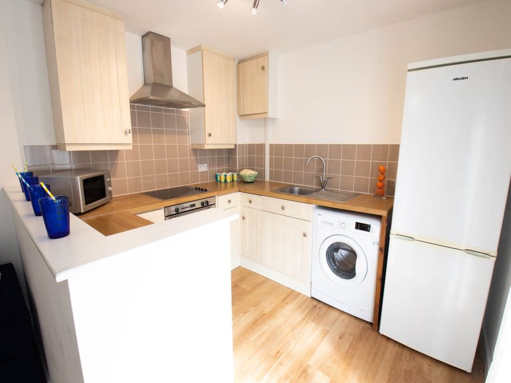 1 bed property to rent in Saxton Street, Gillingham ME7, £765 pcm