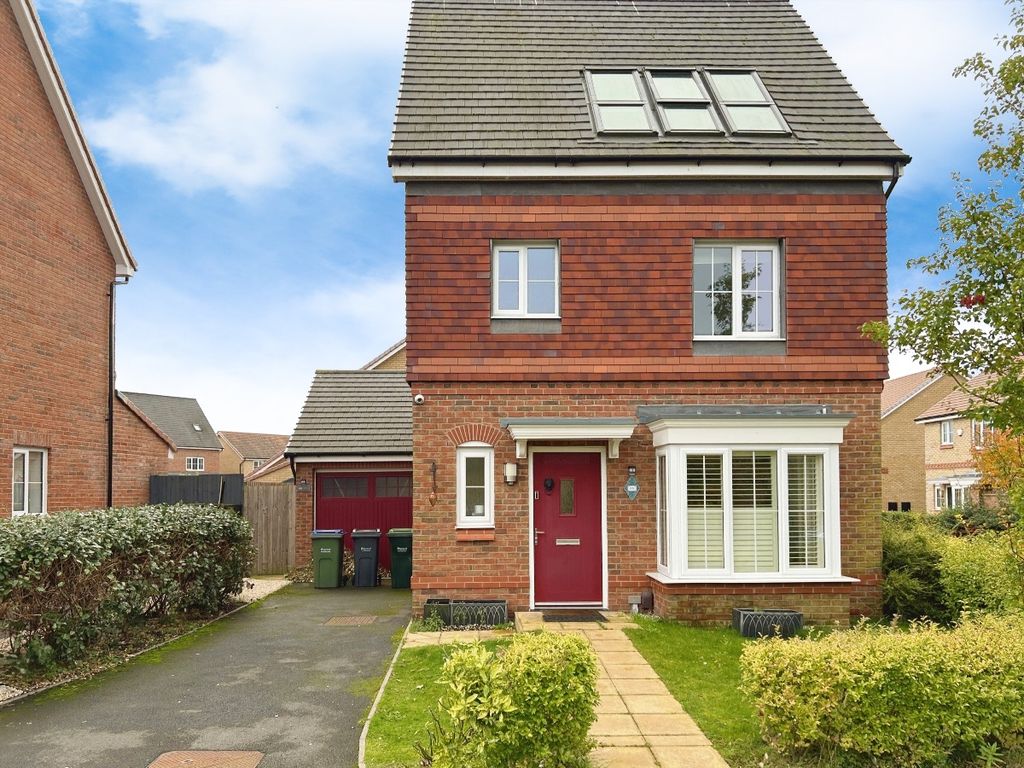 4 bed detached house for sale in Denby Way, Cradley Heath B64, £360,000
