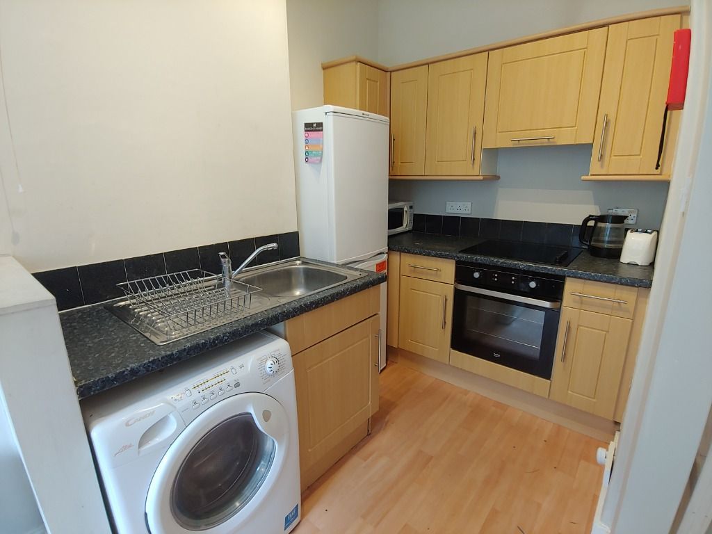 3 bed flat to rent in Spittal Street, Tollcross, Edinburgh EH3, £1,695 pcm