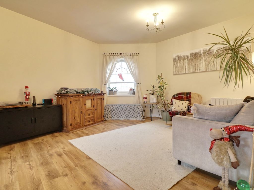3 bed flat to rent in Nightingales, Bishop's Stortford CM23, £1,595 pcm