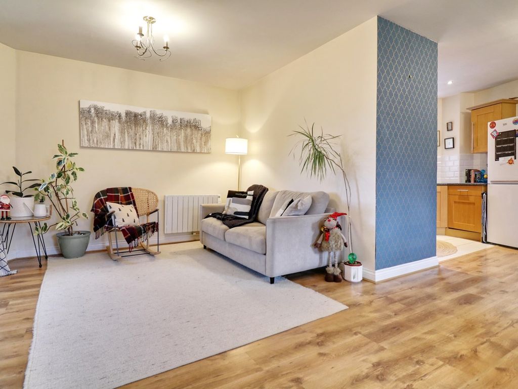 3 bed flat to rent in Nightingales, Bishop's Stortford CM23, £1,595 pcm