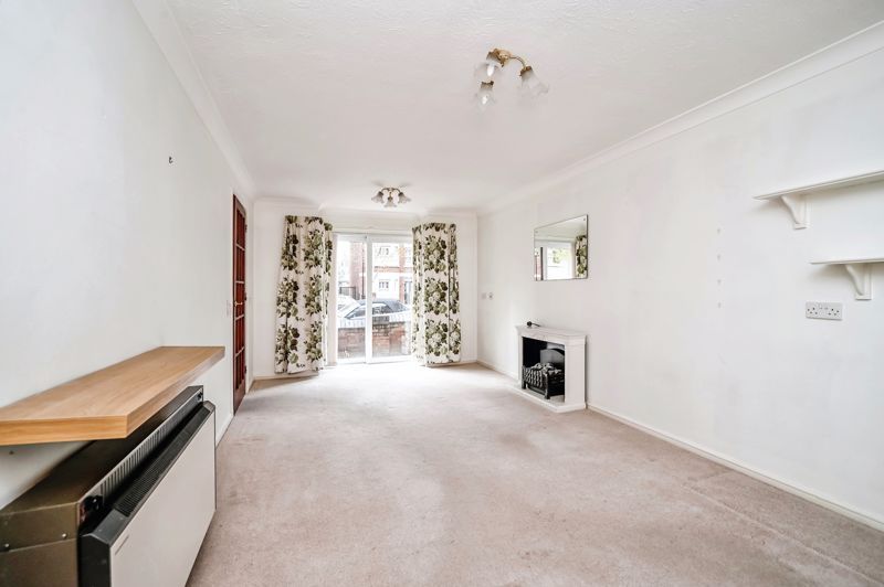 2 bed flat for sale in Aspley Court, Bedford MK40, £95,000