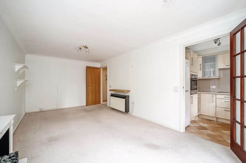 2 bed flat for sale in Aspley Court, Bedford MK40, £95,000